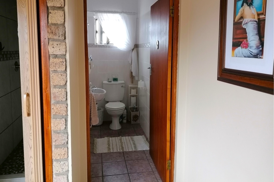 5 Bedroom Property for Sale in Stilbaai Wes Western Cape